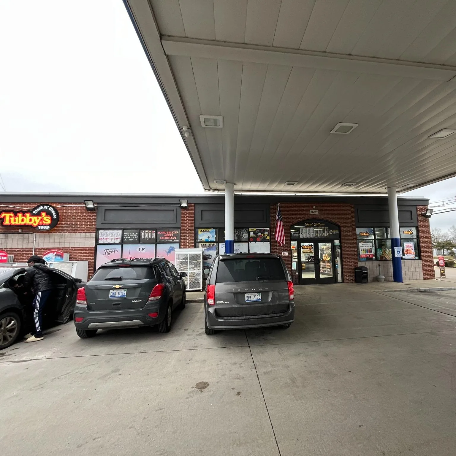 Gas station and convenience store exterior repaint